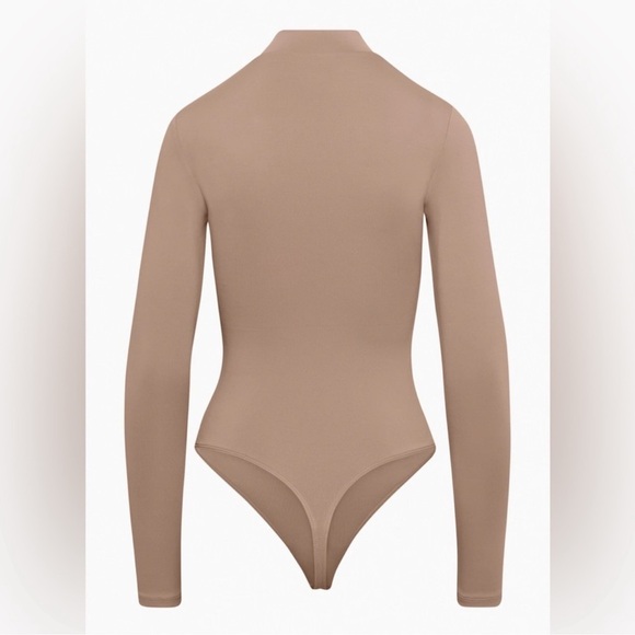 Aritzia Babaton Contour Mockneck Longsleeve Bodysuit in Clay Size 1x - Picture 4 of 15